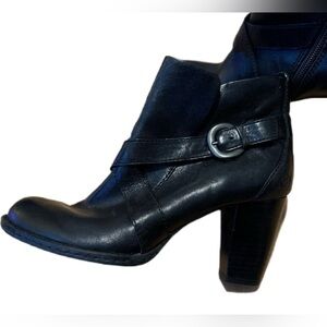 Born Women’s Black Leather Ankle Boots  Size 8.5 M - Stylish Block Heel  Buckle